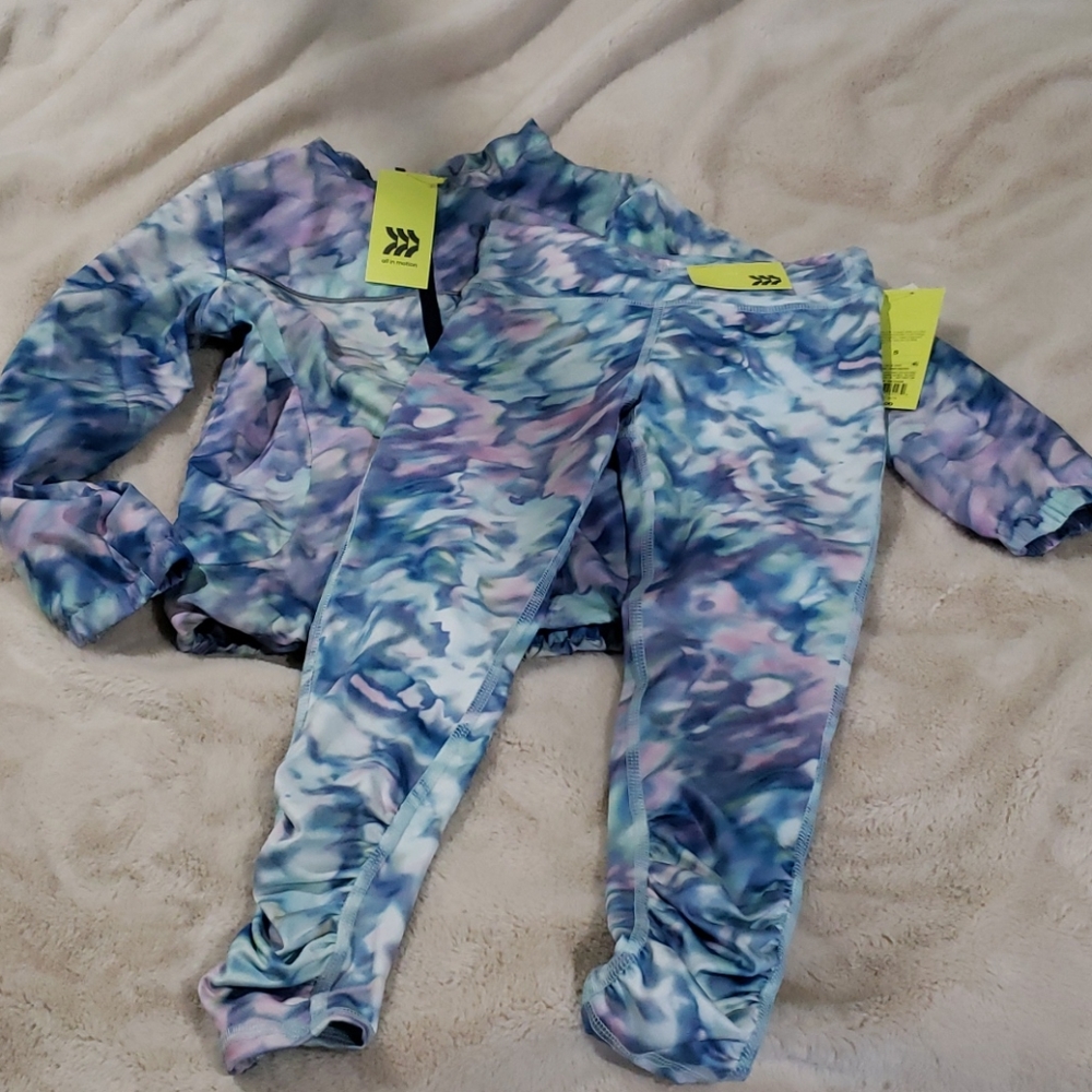 Set of athletic wear